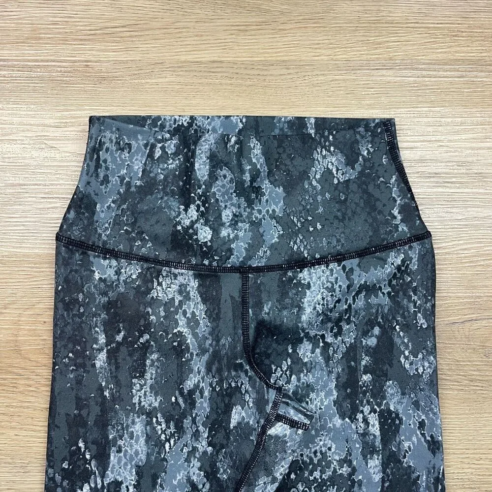 ALO Leggings Womens Extra Small Gray Yoga Animal Print Active Lightweight Active